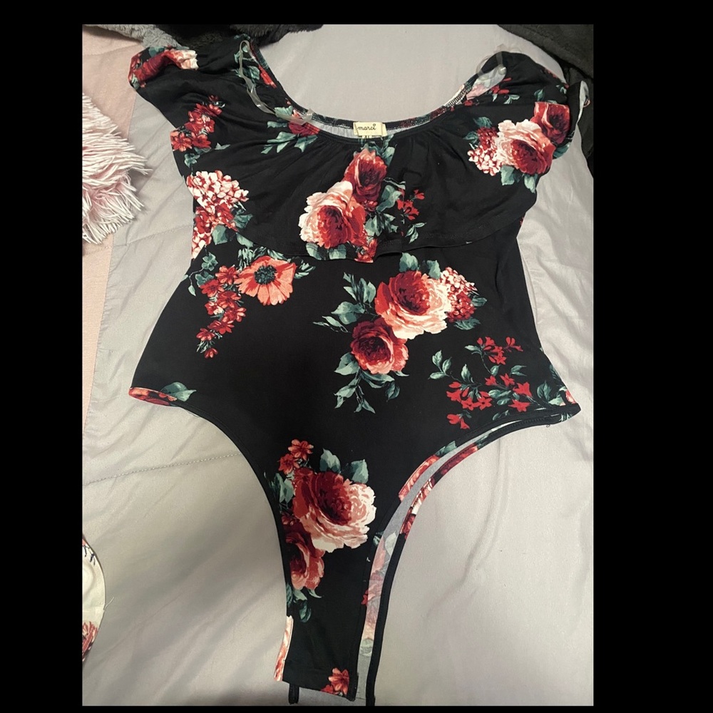 Black flower bodysuit !